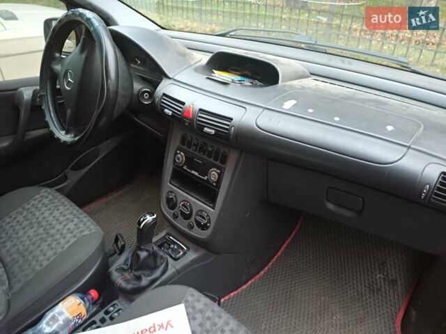 Красный Мерседес Ванео, объемом двигателя 1.6 л и пробегом 294 тыс. км за 2500 $, фото 7 на Automoto.ua