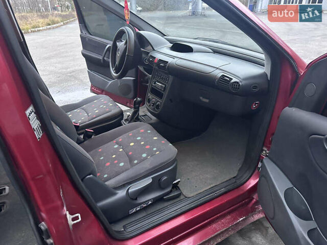 Красный Мерседес Ванео, объемом двигателя 1.7 л и пробегом 284 тыс. км за 4900 $, фото 4 на Automoto.ua