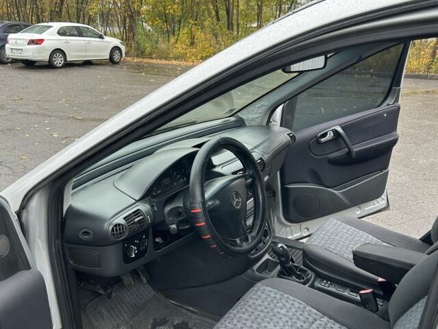 Мерседес Ванео 2004 в Харькове на Automoto.ua Серый Мерседес Ванео, объемом двигателя 1.7 л и пробегом 263 тыс. км за 2200 $, фото 5 на Automoto.ua