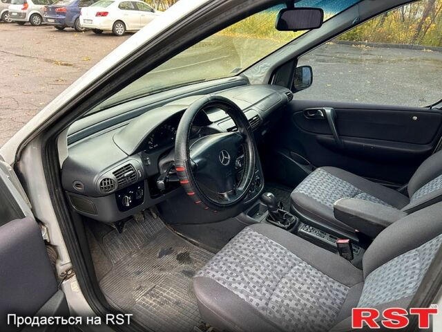 Серый Мерседес Ванео, объемом двигателя 1.7 л и пробегом 263 тыс. км за 2200 $, фото 4 на Automoto.ua