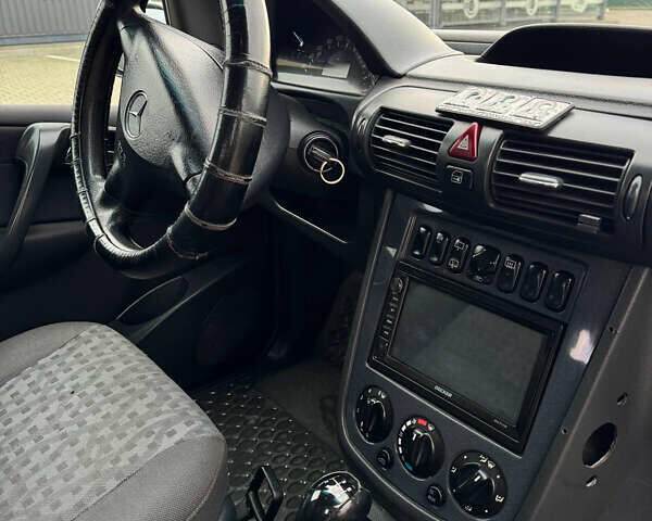 Сірий Мерседес Ванео, об'ємом двигуна 1.7 л та пробігом 350 тис. км за 5200 $, фото 13 на Automoto.ua