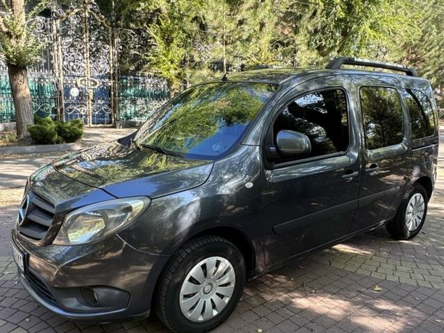 Сірий Мерседес Ванео, об'ємом двигуна 1.5 л та пробігом 215 тис. км за 11000 $, фото 4 на Automoto.ua