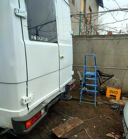 Белый Мерседес Варио, объемом двигателя 29 л и пробегом 250 тыс. км за 6500 $, фото 3 на Automoto.ua