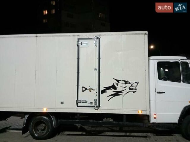 Белый Мерседес Варио, объемом двигателя 4.25 л и пробегом 473 тыс. км за 11000 $, фото 2 на Automoto.ua