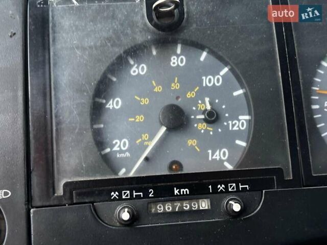 Білий Мерседес Варіо, об'ємом двигуна 4.2 л та пробігом 496 тис. км за 8390 $, фото 13 на Automoto.ua