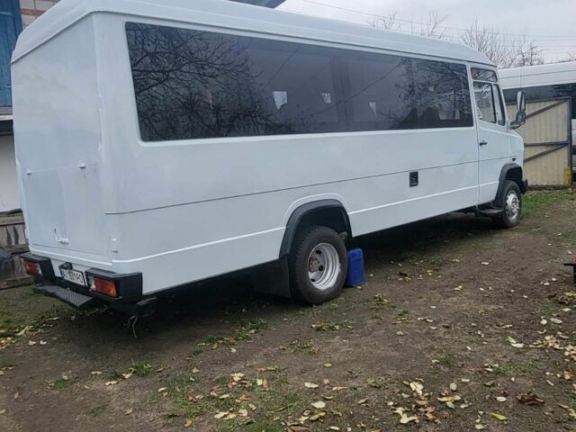 Білий Мерседес Варіо, об'ємом двигуна 4 л та пробігом 959 тис. км за 7500 $, фото 1 на Automoto.ua