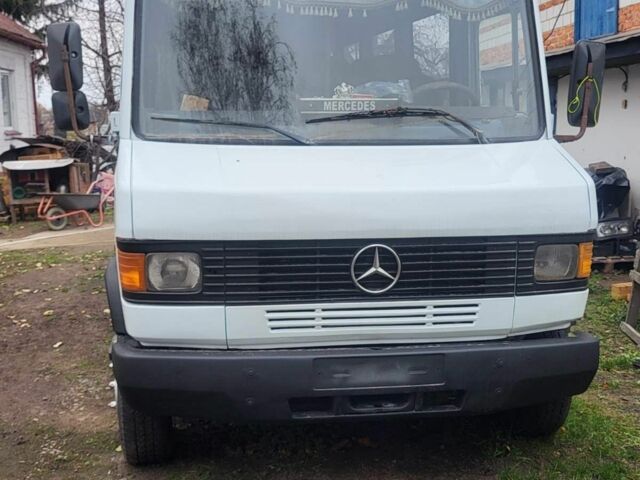 Білий Мерседес Варіо, об'ємом двигуна 4 л та пробігом 959 тис. км за 7500 $, фото 4 на Automoto.ua