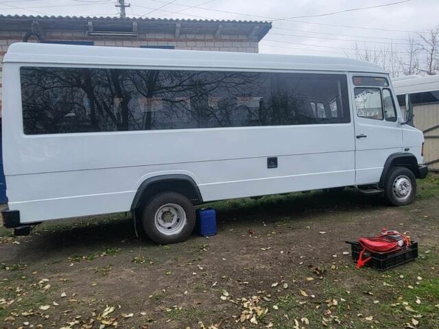 Білий Мерседес Варіо, об'ємом двигуна 4 л та пробігом 959 тис. км за 7500 $, фото 3 на Automoto.ua