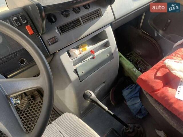 Белый Мерседес Варио, объемом двигателя 4.2 л и пробегом 600 тыс. км за 10000 $, фото 7 на Automoto.ua