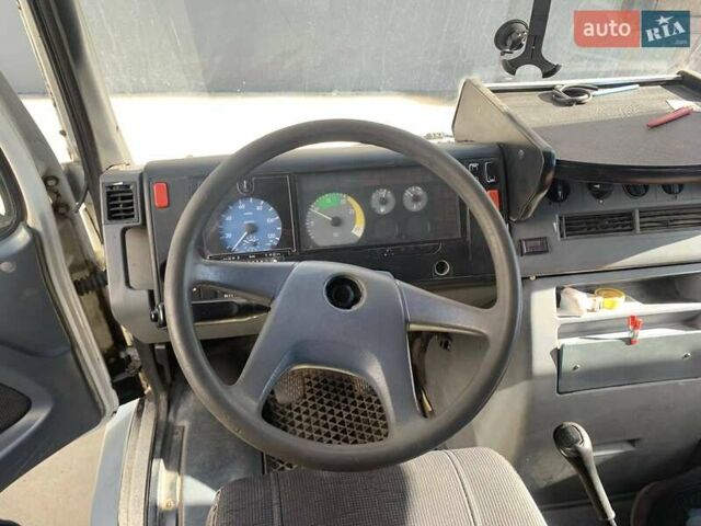 Белый Мерседес Варио, объемом двигателя 4.2 л и пробегом 600 тыс. км за 10000 $, фото 9 на Automoto.ua