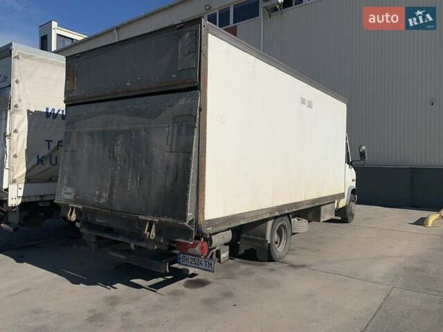 Белый Мерседес Варио, объемом двигателя 4.2 л и пробегом 600 тыс. км за 10000 $, фото 2 на Automoto.ua