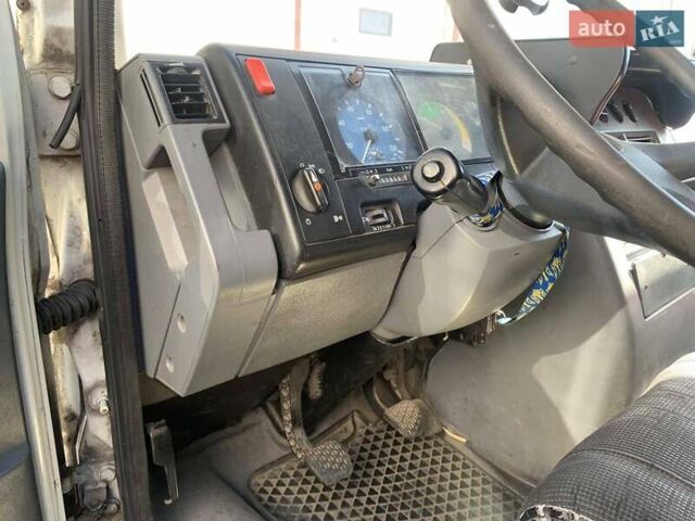 Белый Мерседес Варио, объемом двигателя 4.2 л и пробегом 600 тыс. км за 10000 $, фото 11 на Automoto.ua