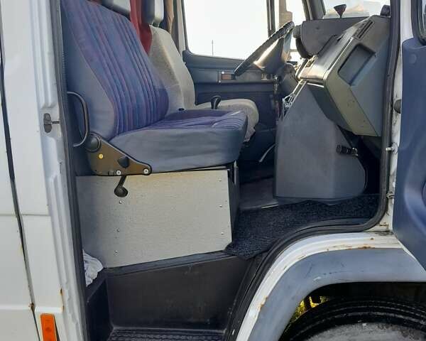 Белый Мерседес Варио, объемом двигателя 4.3 л и пробегом 485 тыс. км за 12500 $, фото 4 на Automoto.ua