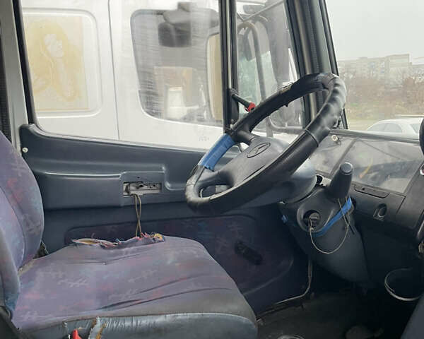 Білий Мерседес Варіо, об'ємом двигуна 4.2 л та пробігом 407 тис. км за 7000 $, фото 8 на Automoto.ua