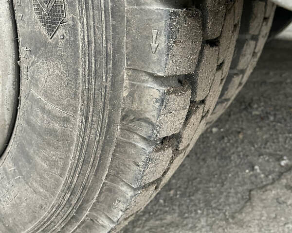 Білий Мерседес Варіо, об'ємом двигуна 4.2 л та пробігом 407 тис. км за 7000 $, фото 10 на Automoto.ua