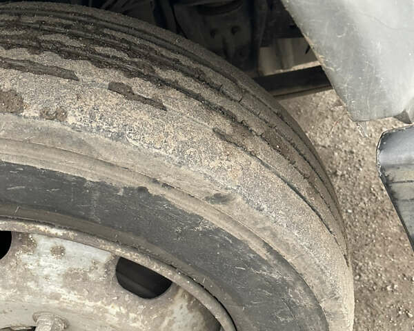 Білий Мерседес Варіо, об'ємом двигуна 4.2 л та пробігом 407 тис. км за 7000 $, фото 7 на Automoto.ua