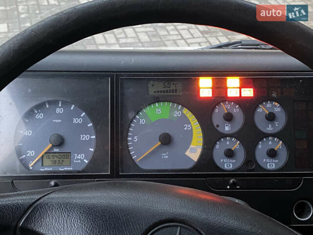 Белый Мерседес Варио, объемом двигателя 4.2 л и пробегом 169 тыс. км за 20000 $, фото 13 на Automoto.ua