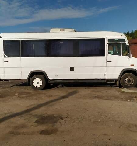 Білий Мерседес Варіо, об'ємом двигуна 4.2 л та пробігом 500 тис. км за 9000 $, фото 4 на Automoto.ua