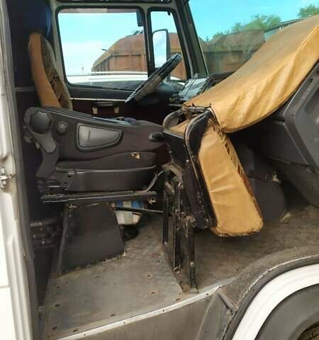 Білий Мерседес Варіо, об'ємом двигуна 4.2 л та пробігом 500 тис. км за 9000 $, фото 1 на Automoto.ua