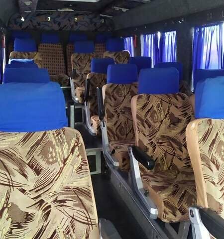 Білий Мерседес Варіо, об'ємом двигуна 4.2 л та пробігом 500 тис. км за 9000 $, фото 2 на Automoto.ua