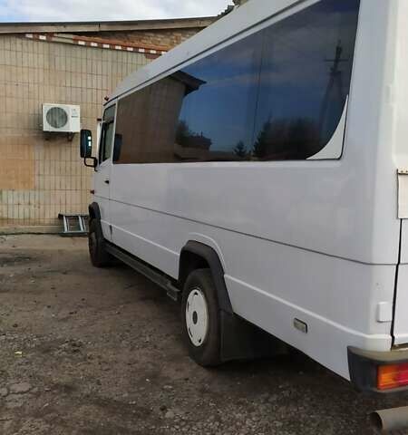 Білий Мерседес Варіо, об'ємом двигуна 4.2 л та пробігом 500 тис. км за 9000 $, фото 7 на Automoto.ua