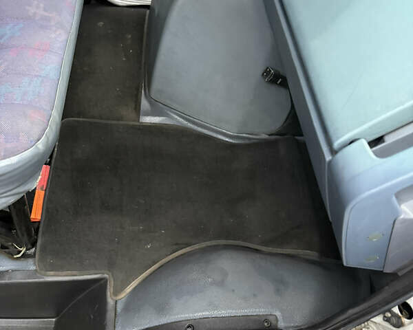 Белый Мерседес Варио, объемом двигателя 4.25 л и пробегом 582 тыс. км за 11500 $, фото 23 на Automoto.ua