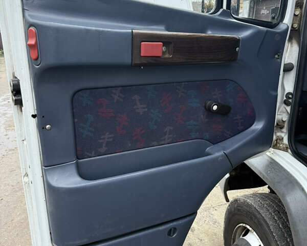 Белый Мерседес Варио, объемом двигателя 4.25 л и пробегом 582 тыс. км за 11500 $, фото 18 на Automoto.ua