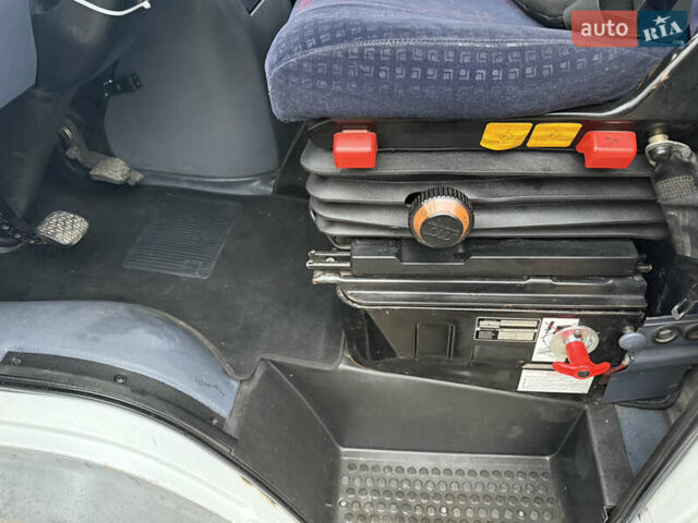 Белый Мерседес Варио, объемом двигателя 4.25 л и пробегом 582 тыс. км за 11500 $, фото 21 на Automoto.ua