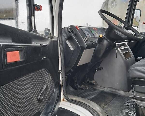 Белый Мерседес Варио, объемом двигателя 4.25 л и пробегом 327 тыс. км за 23500 $, фото 19 на Automoto.ua