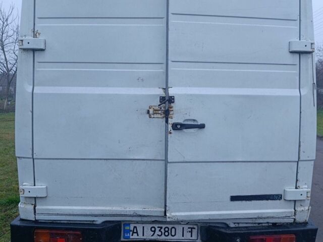 Белый Мерседес Варио, объемом двигателя 4.2 л и пробегом 3 тыс. км за 2400 $, фото 2 на Automoto.ua