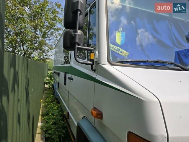 Белый Мерседес Варио, объемом двигателя 2.87 л и пробегом 422 тыс. км за 12999 $, фото 2 на Automoto.ua