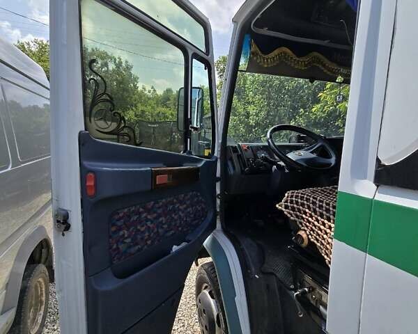 Белый Мерседес Варио, объемом двигателя 2.87 л и пробегом 422 тыс. км за 12999 $, фото 4 на Automoto.ua