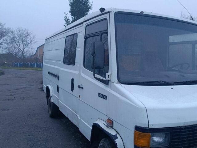 Белый Мерседес Варио, объемом двигателя 4.2 л и пробегом 3 тыс. км за 2400 $, фото 3 на Automoto.ua