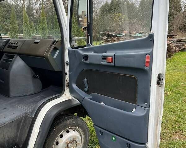 Белый Мерседес Варио, объемом двигателя 2.87 л и пробегом 300 тыс. км за 7200 $, фото 8 на Automoto.ua