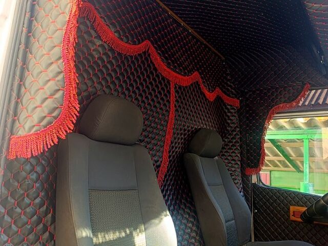 Белый Мерседес Варио, объемом двигателя 4.2 л и пробегом 800 тыс. км за 9000 $, фото 3 на Automoto.ua