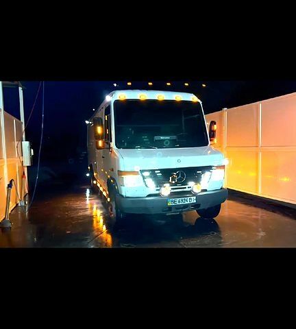 Белый Мерседес Варио, объемом двигателя 4.2 л и пробегом 800 тыс. км за 9000 $, фото 5 на Automoto.ua