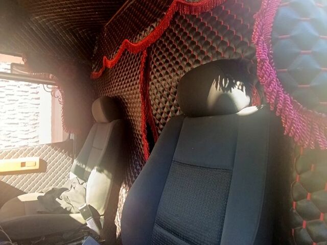 Белый Мерседес Варио, объемом двигателя 4.2 л и пробегом 800 тыс. км за 9000 $, фото 4 на Automoto.ua