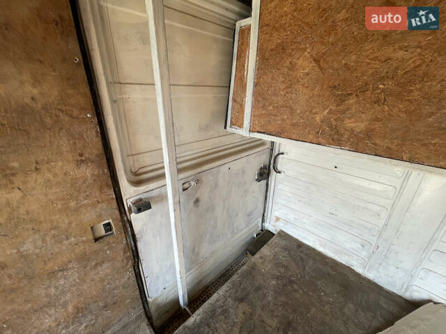 Мерседес Варио 2004 в Сваляве на Automoto.ua Белый Мерседес Варио, объемом двигателя 4.3 л и пробегом 470 тыс. км за 14700 $, фото 6 на Automoto.ua