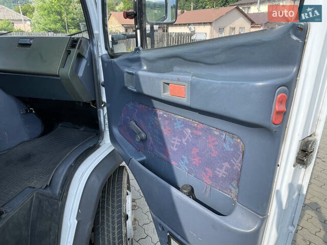 Мерседес Варио 2004 в Сваляве на Automoto.ua Белый Мерседес Варио, объемом двигателя 4.3 л и пробегом 470 тыс. км за 14700 $, фото 11 на Automoto.ua