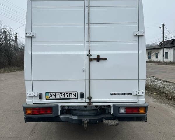 Белый Мерседес Варио, объемом двигателя 4.2 л и пробегом 270 тыс. км за 20300 $, фото 9 на Automoto.ua