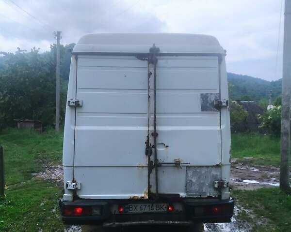 Белый Мерседес Варио, объемом двигателя 4.3 л и пробегом 320 тыс. км за 10650 $, фото 4 на Automoto.ua