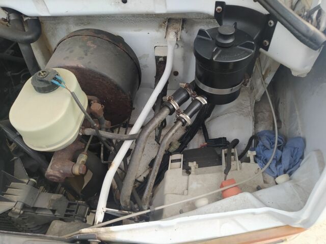 Білий Мерседес Варіо, об'ємом двигуна 4.2 л та пробігом 87 тис. км за 10700 $, фото 2 на Automoto.ua