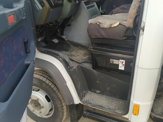 Білий Мерседес Варіо, об'ємом двигуна 4.2 л та пробігом 87 тис. км за 10700 $, фото 3 на Automoto.ua