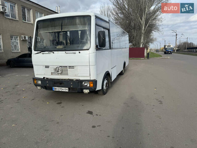 Білий Мерседес Варіо, об'ємом двигуна 3.97 л та пробігом 600 тис. км за 9300 $, фото 1 на Automoto.ua