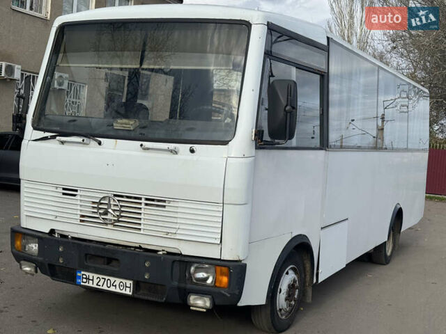 Білий Мерседес Варіо, об'ємом двигуна 3.97 л та пробігом 600 тис. км за 9300 $, фото 12 на Automoto.ua