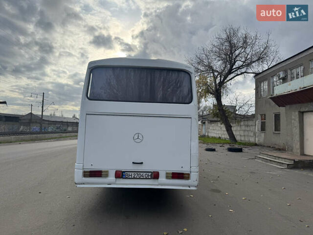 Білий Мерседес Варіо, об'ємом двигуна 3.97 л та пробігом 600 тис. км за 9300 $, фото 16 на Automoto.ua