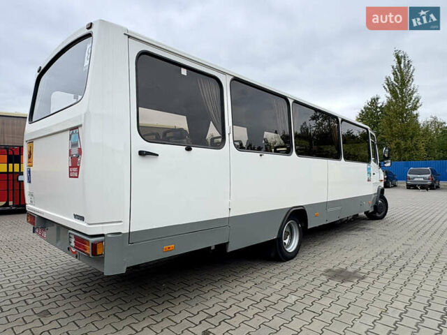 Білий Мерседес Варіо, об'ємом двигуна 4.2 л та пробігом 324 тис. км за 39013 $, фото 3 на Automoto.ua