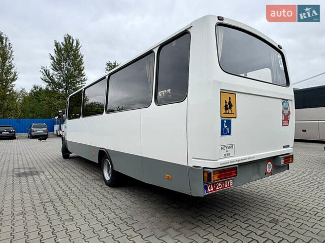 Білий Мерседес Варіо, об'ємом двигуна 4.2 л та пробігом 324 тис. км за 39013 $, фото 4 на Automoto.ua