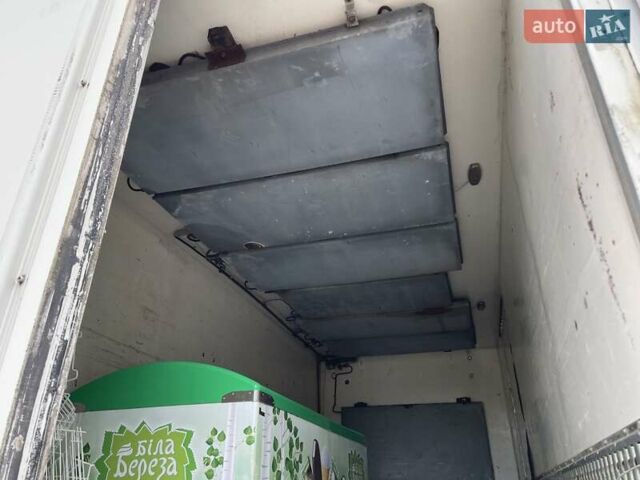 Белый Мерседес Варио, объемом двигателя 4 л и пробегом 855 тыс. км за 4999 $, фото 2 на Automoto.ua