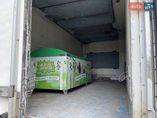 Белый Мерседес Варио, объемом двигателя 4 л и пробегом 855 тыс. км за 4999 $, фото 1 на Automoto.ua